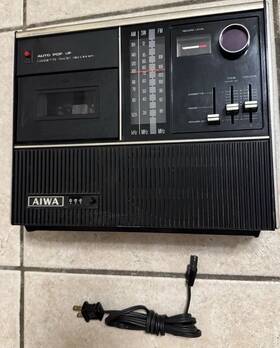 Tpr-201 Aiwa Vintage Am/fm Sw Cassette Radio Recorder Works Tape Does Not