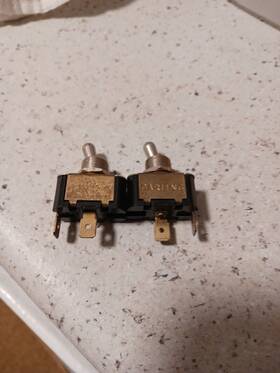 9437 Carling Vintage Toggle Switches Valve Amp Set Of 2 Prong 3a 250 6a 125 Vac 1/4