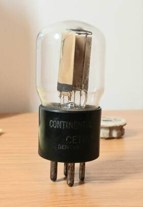 Ce2d Continental Electric Co. Vintage - Cetron Photodiode Vacuum Tube