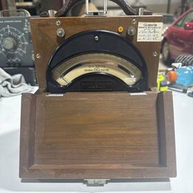 8dp2vcc4 Ge 1950 S D-c. Volt Meter By General Electric Type Dp2 Model