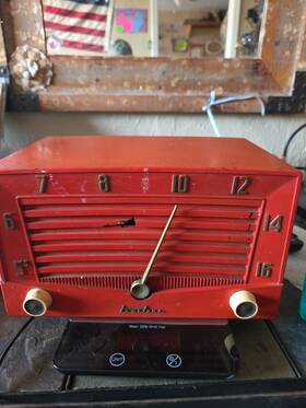 Raytheon D-2102 Truetone Model Vacuum Tube Radio Likely