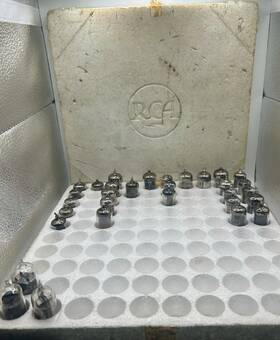 A-10-449-1 Rca/sylvania/ge/raytheon/other 31/100 Nos And Used Factory Styrofoam Box Of Vintage Tubes Rca/ge/sylvania/