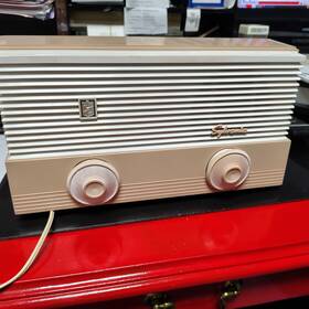 Sylvania 5t11 Vacuu Tube Radio Works. Normally Case No Cracks Or Missing Parts