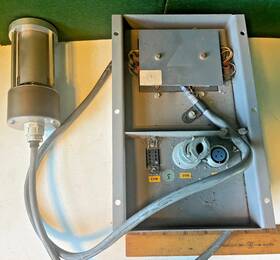 611301 Telefunken Vintage Tiny Crt Tube 1 Inch Round With Socket/holder D 3-11 Bg