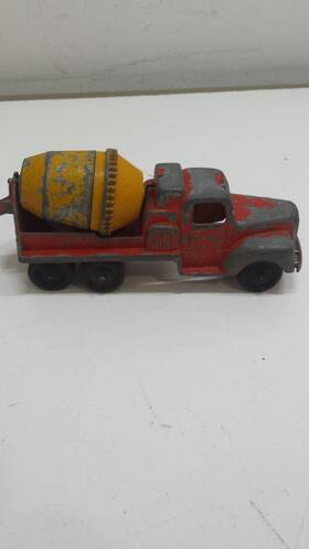 P-10290 Toosie Toy 1940s Tootsie Diecast Mack L-line Cement Dump Truck Chicago #34