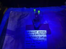 United Electronics Cv-1062 Vt-62 Transmitting Tube Green Uranium Glass Atomic Age Alien Martian